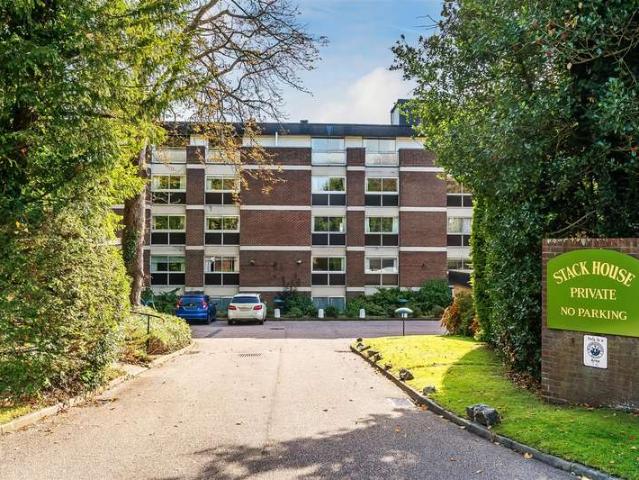 Apartment for sale in Oxted, Hillview