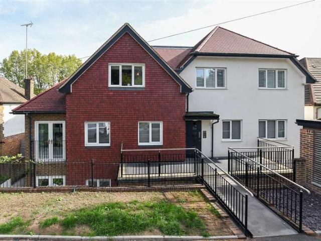 Apartment for sale in Whyteleafe, Tandridge