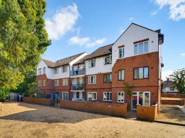 Apartment for sale in London Borough of Hounslow, Greater London