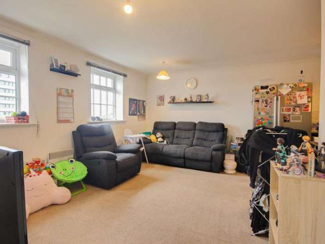 Apartment for sale in Wotton Pitch, Gloucester