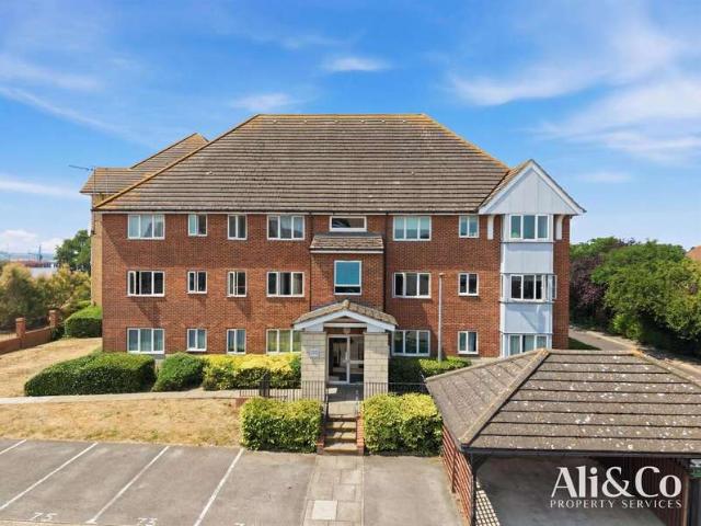 Apartment for sale in Badgers Dene, Grays