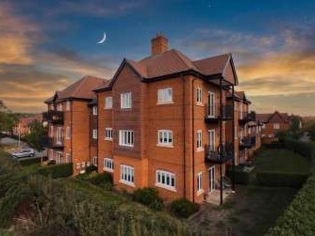 Apartment for sale in Emmbrook, Wokingham