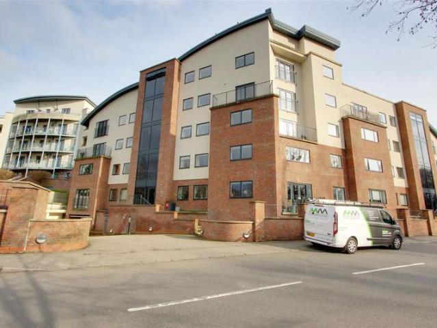 Apartment for sale in Wigginton, Pouchen End