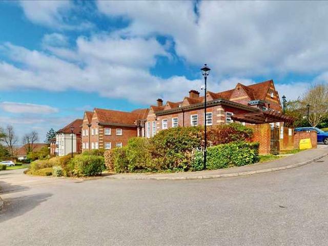 Apartment for sale in Harrow On The Hill, Greater London