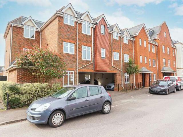 Apartment for sale in Buckler's Park, Crowthorne
