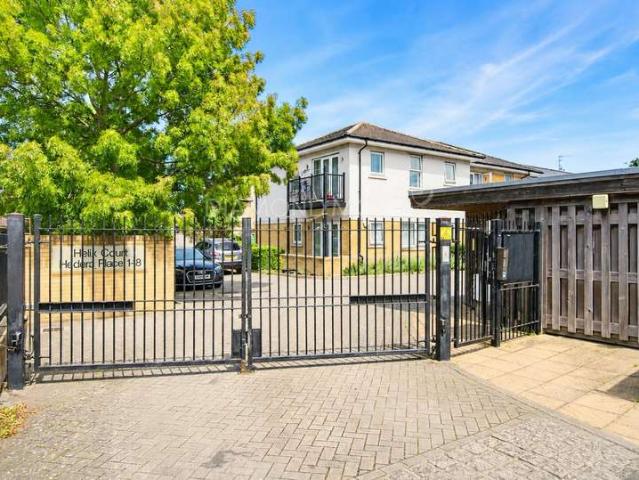 Apartment for sale in London Borough of Hounslow, Greater London