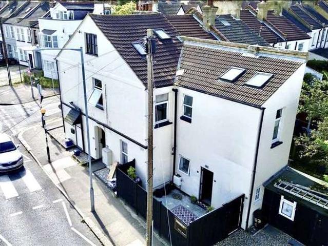 Apartment for sale in Alton Barnes, Essex