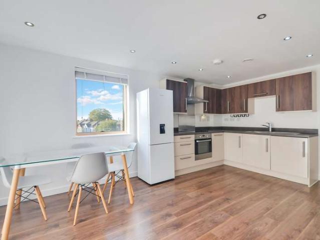 Apartment for sale in Harlesden, Greater London