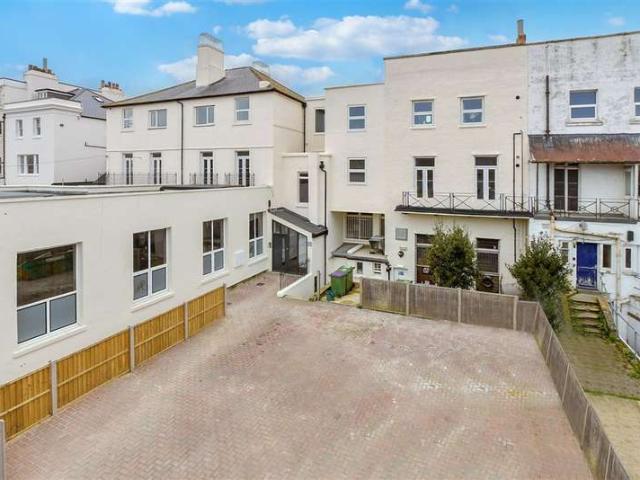 Apartment for sale in Folkestone