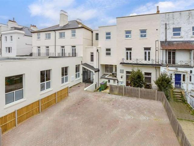 Apartment for sale in Folkestone