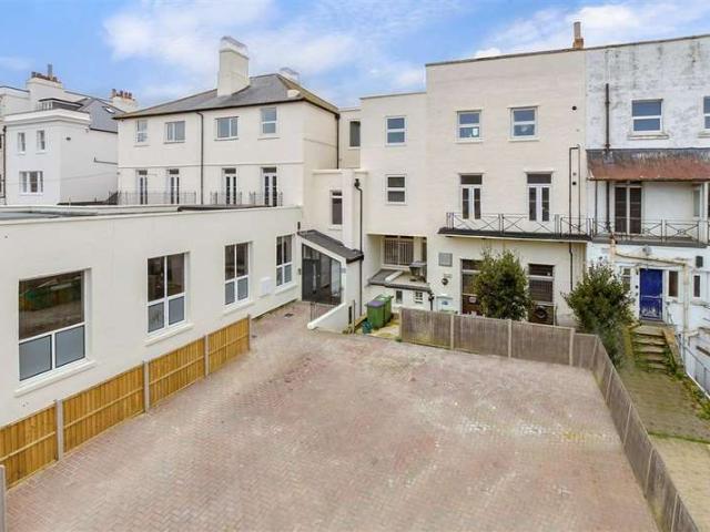Apartment for sale in Folkestone