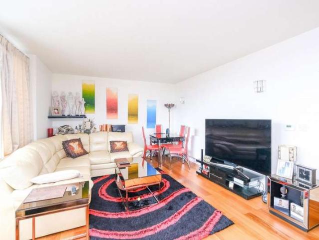 Apartment for sale in Hayes, Greater London