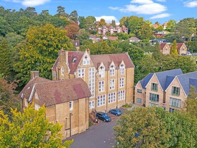 Apartment for sale in Fole, Surrey