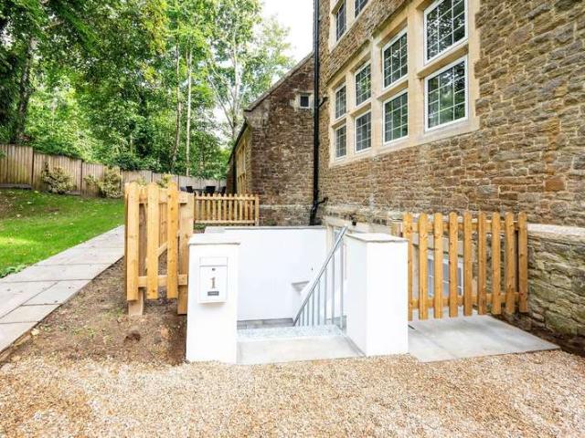 Apartment for sale in Fole, Surrey
