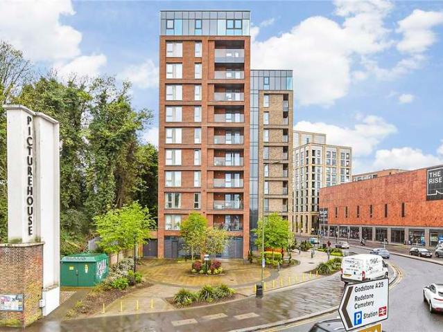 Apartment for sale in Red Hill, Surrey