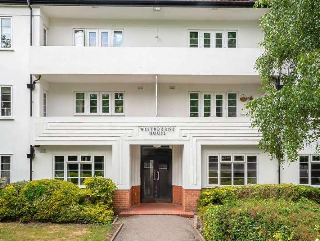 Apartment for sale in St Margarets, Greater London