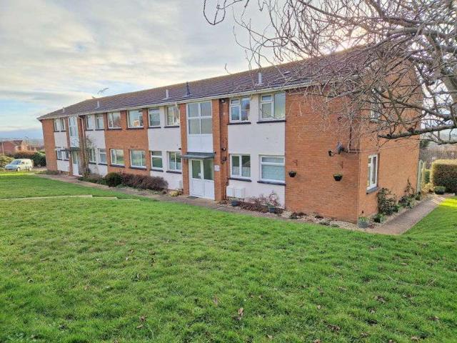 Apartment for sale in Hulham, Budlake