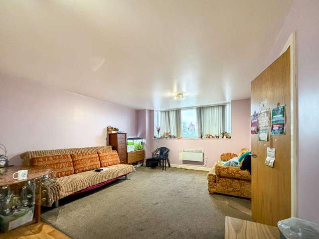 Apartment for sale in Dixons Green, West Midlands