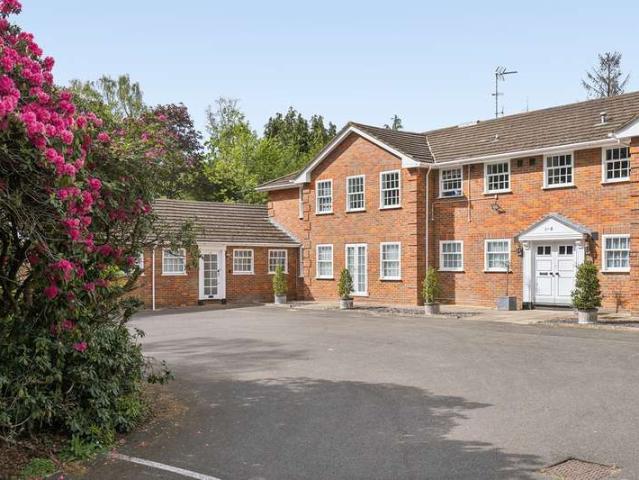 Apartment for sale in Farnham Common, Buckinghamshire