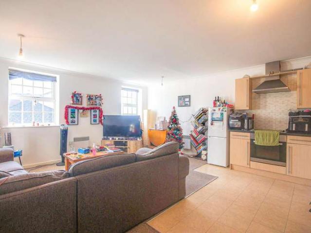 Apartment for sale in Wotton Pitch, Gloucester