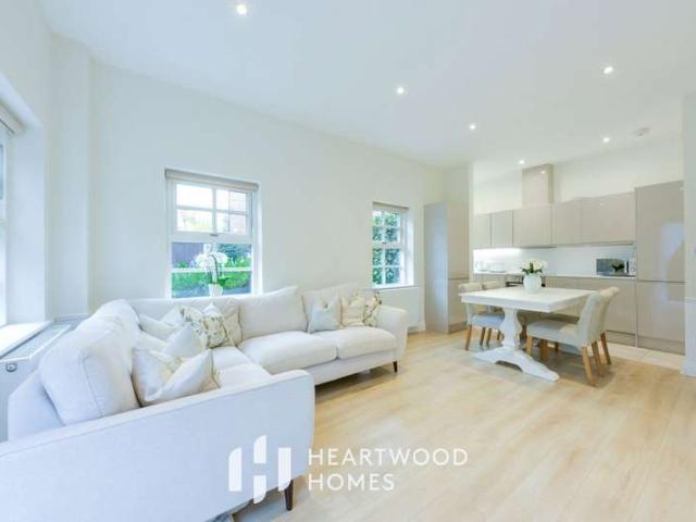 Apartment for sale in Napsbury Park, Five Acres