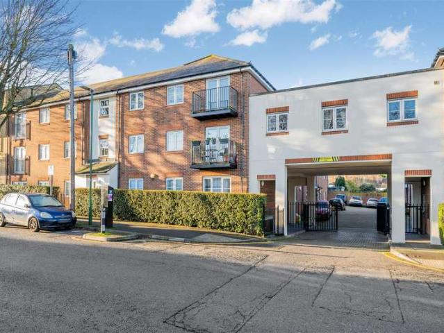 Apartment for sale in Greater London