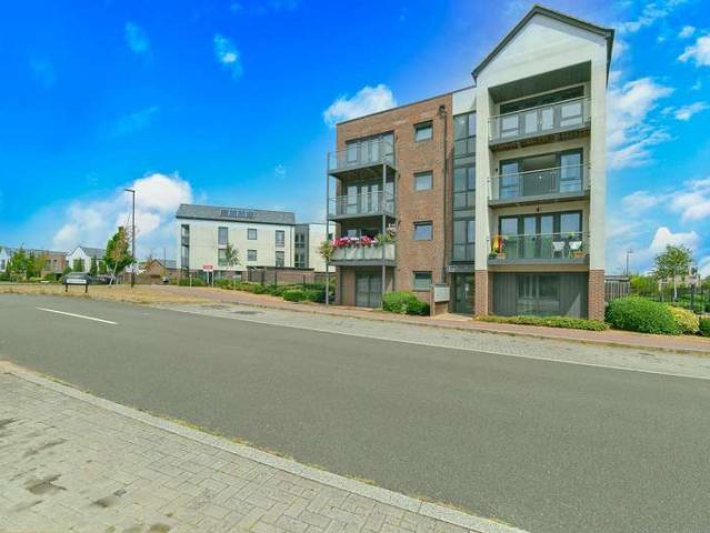 Apartment for sale in Monkston Park, Milton Keynes