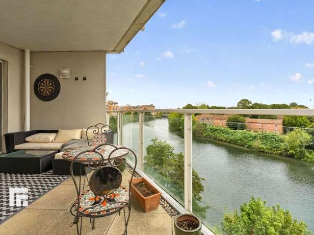 Apartment for sale in Falcon Lodge, Wales
