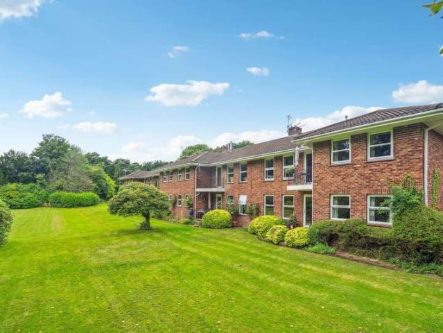Apartment for sale in Farnham Common, Buckinghamshire