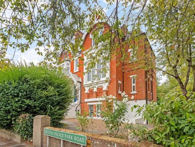 Apartment for sale in London Borough of Bromley, Greater London
