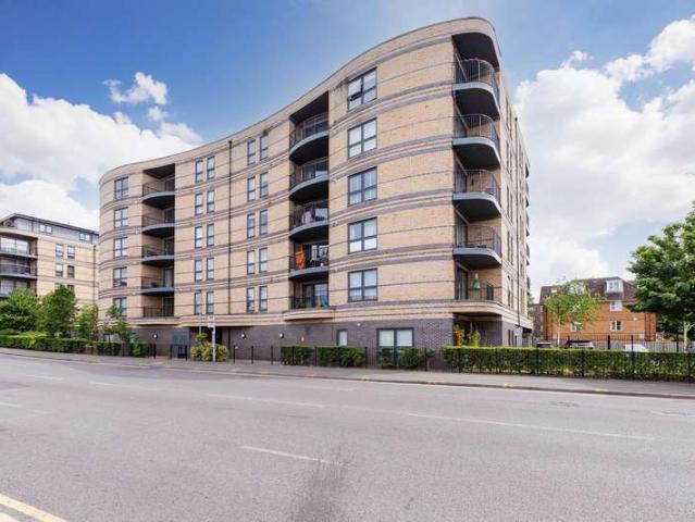 Apartment for sale in Slough