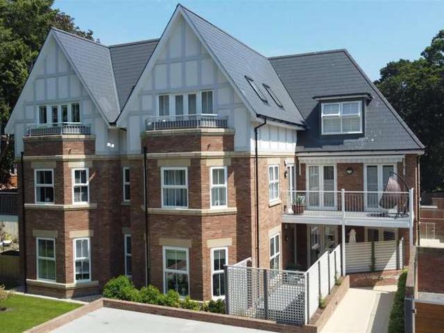 Apartment for rent in Branksome Park, Poole