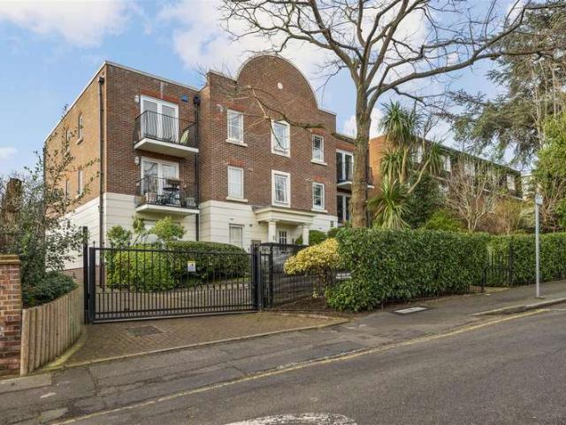 Apartment for sale in London Borough of Merton, Greater London