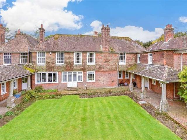 Apartment for sale in Folkestone, Kent