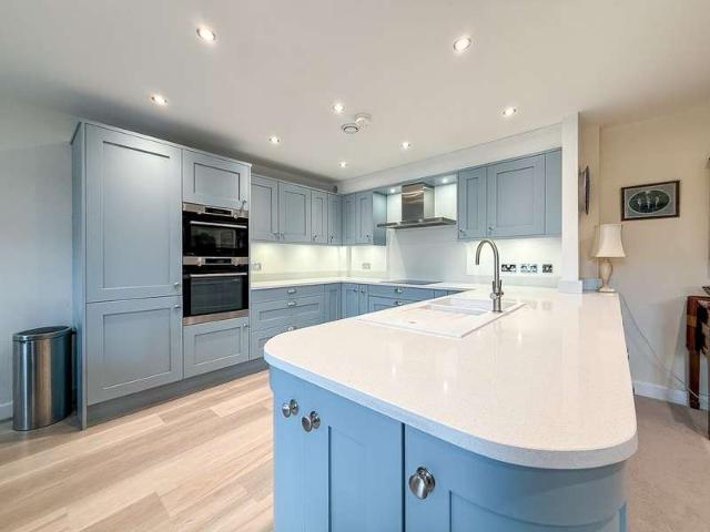 Apartment for sale in Almondbury, West Yorkshire