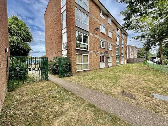 Apartment for sale in London Borough of Ealing, Greater London
