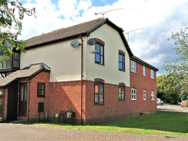 Apartment for sale in Row Town, Surrey