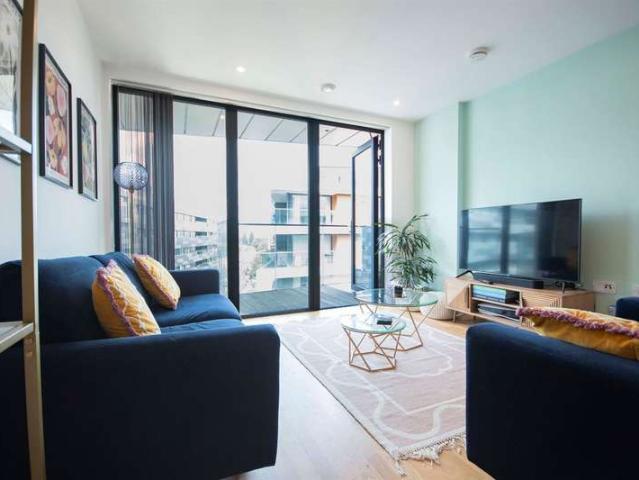 Apartment for sale in East Greenwich, Greater London