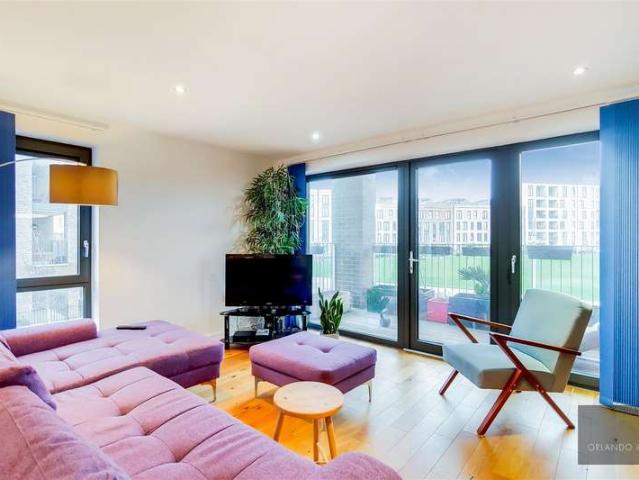 Apartment for sale in Myatt's Fields, Greater London