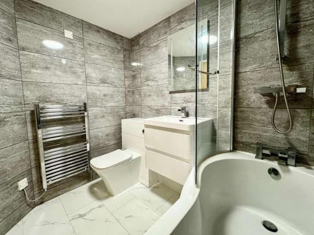 Apartment for sale in Lee Bank, Greater Manchester