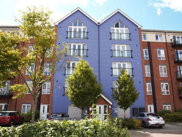 Apartment for sale in Slough