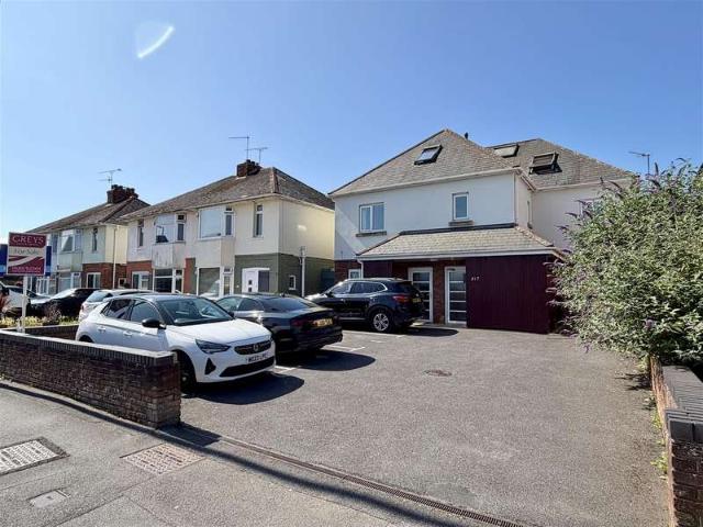 Apartment for sale in Poole