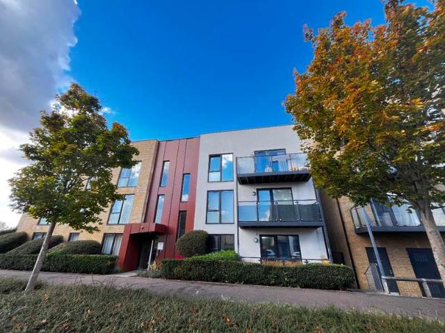 Apartment for sale in London Borough of Havering, Greater London