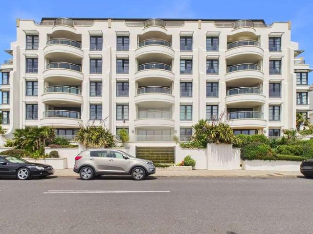 Apartment for sale in Worthing, West Sussex