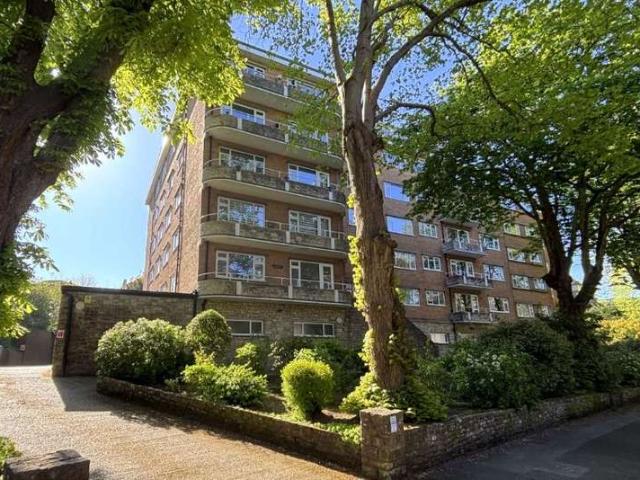 Apartment for sale in West Cliff, Bournemouth