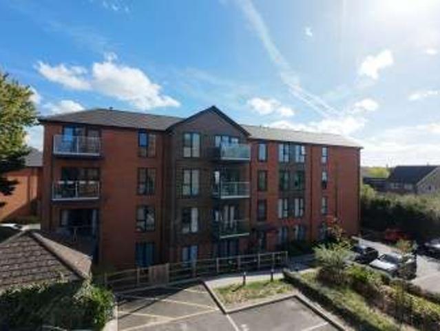 Apartment for sale in Emmbrook, Wokingham