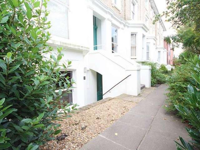 Apartment for sale in Surbiton, Greater London