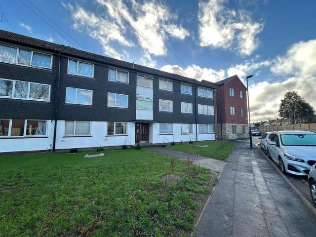 Apartment for sale in London Borough of Hounslow, Feltham