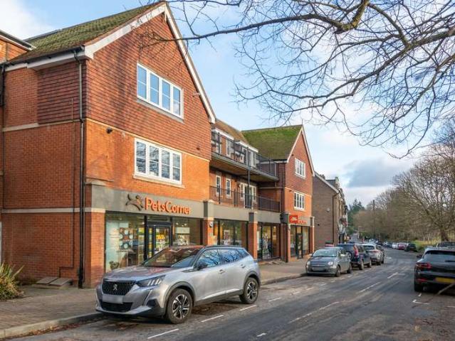 Apartment for sale in Red Hill, Surrey