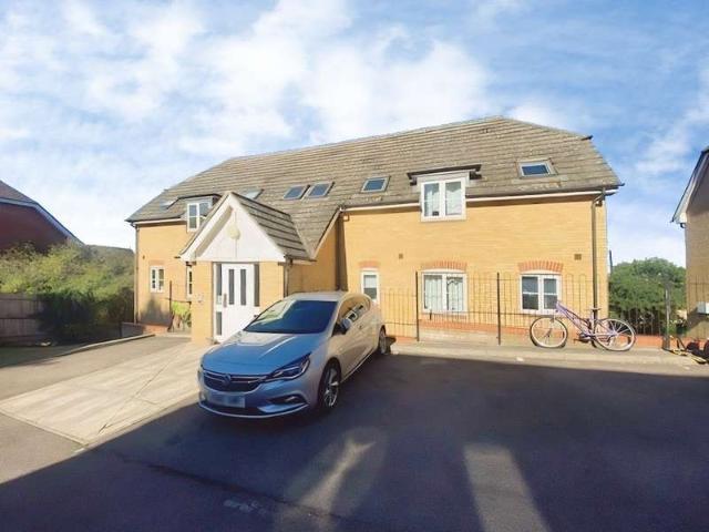 Apartment for rent in Steeple View, Basildon